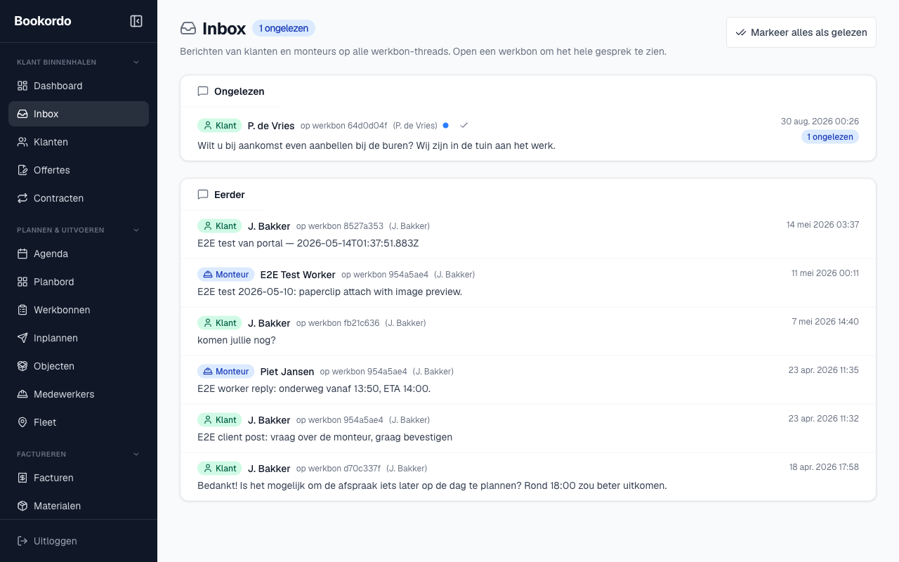 De inbox met ongelezen berichten van een klant en een monteur