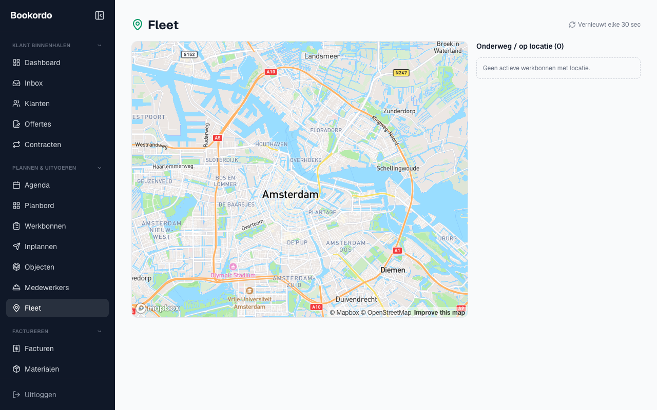 De fleet-kaart met markers en de lijst Onderweg / op locatie