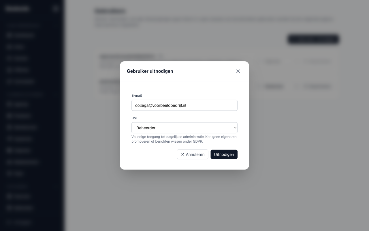 het venster Gebruiker uitnodigen met e-mail en rolkeuze