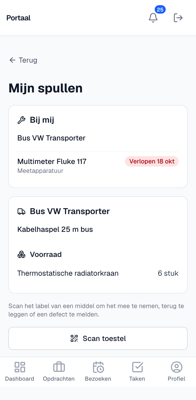 Mijn spullen op de telefoon met Bij mij, een verlopen kalibratie in rood, en de bus met een middel en voorraad