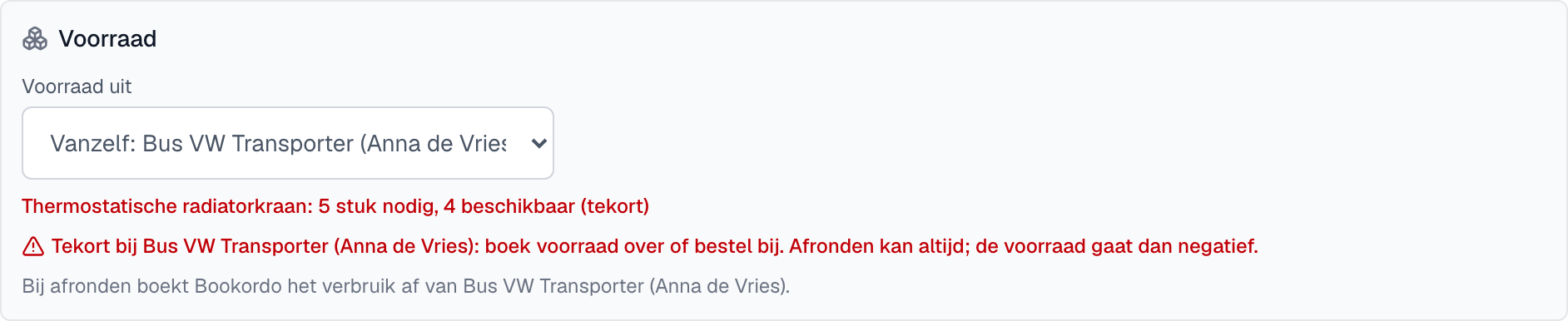 Het blok Voorraad op een werkbon met Voorraad uit en een tekort